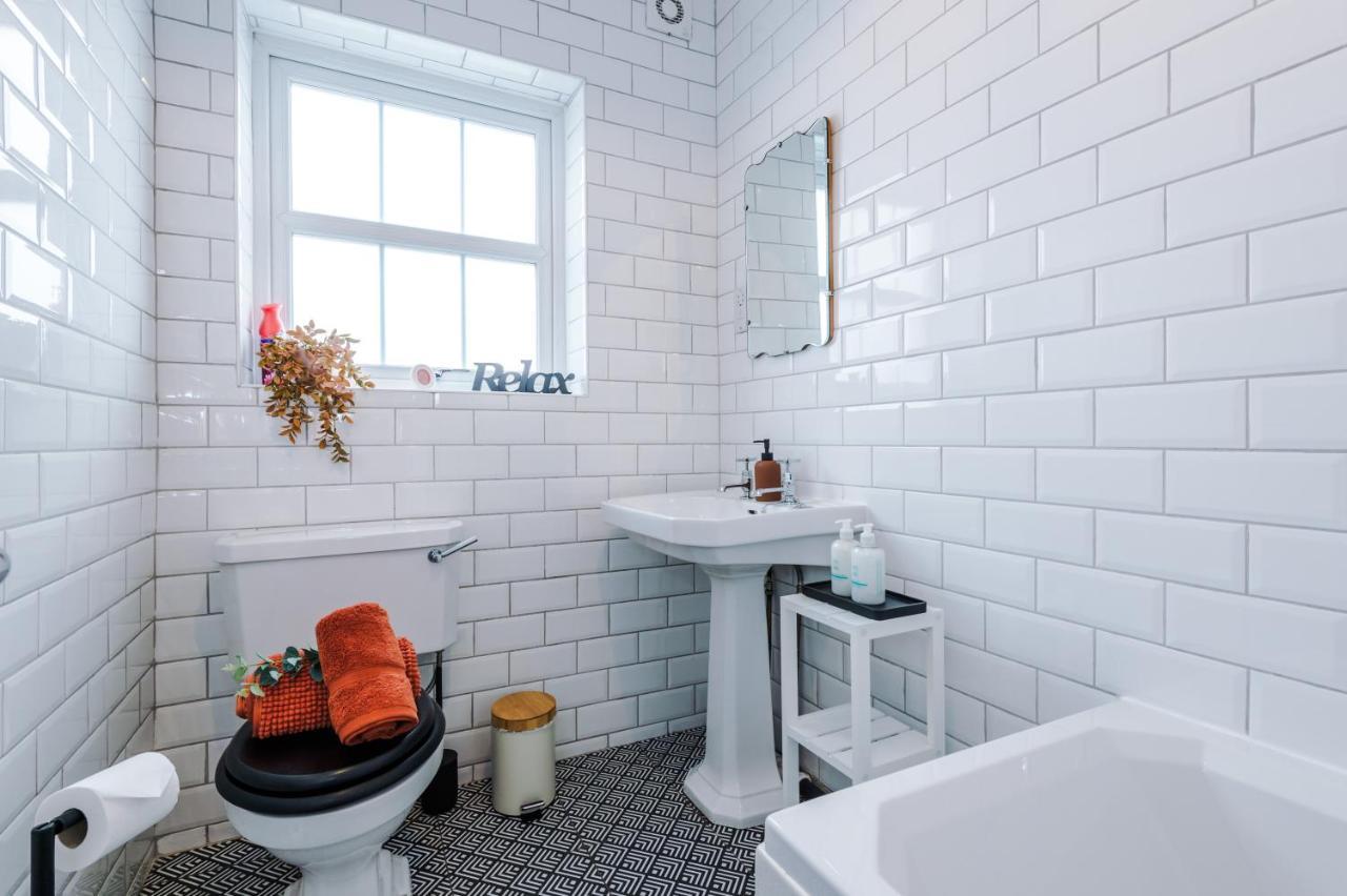 New! Gorgeous 2-Bed Home In Chester City Centre By 53 Degrees Property - Incredible Location, Ideal For Small Groups - Sleeps 6! Экстерьер фото