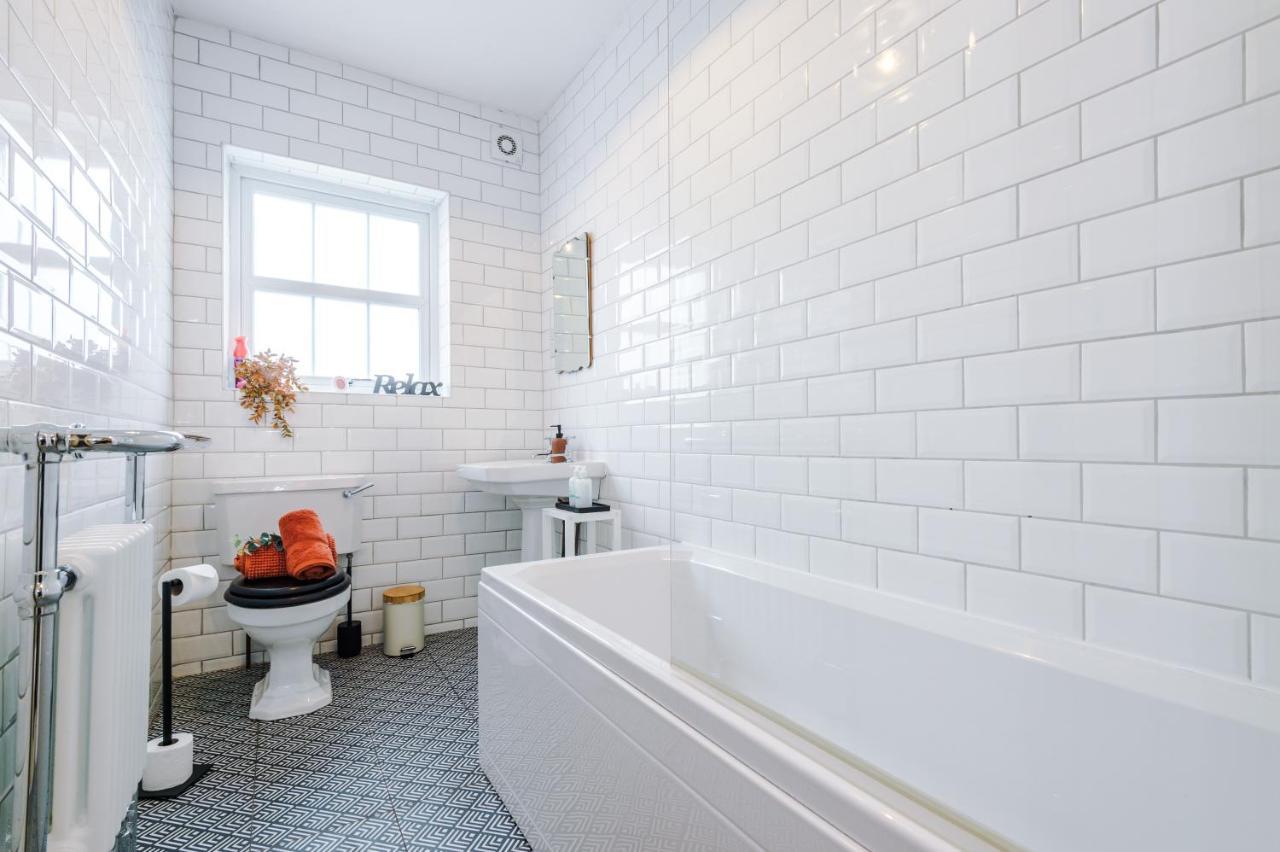 New! Gorgeous 2-Bed Home In Chester City Centre By 53 Degrees Property - Incredible Location, Ideal For Small Groups - Sleeps 6! Экстерьер фото